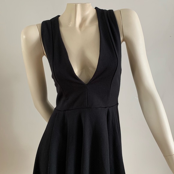 Black deep v dress - Picture 2 of 7